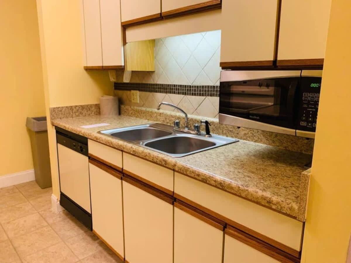*Delightful Family Beach Retreat*Pool, Steps To The Sand*H32-3 미를 비치 외부 사진
